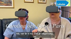 Carolina och Berit med VR-glasögon